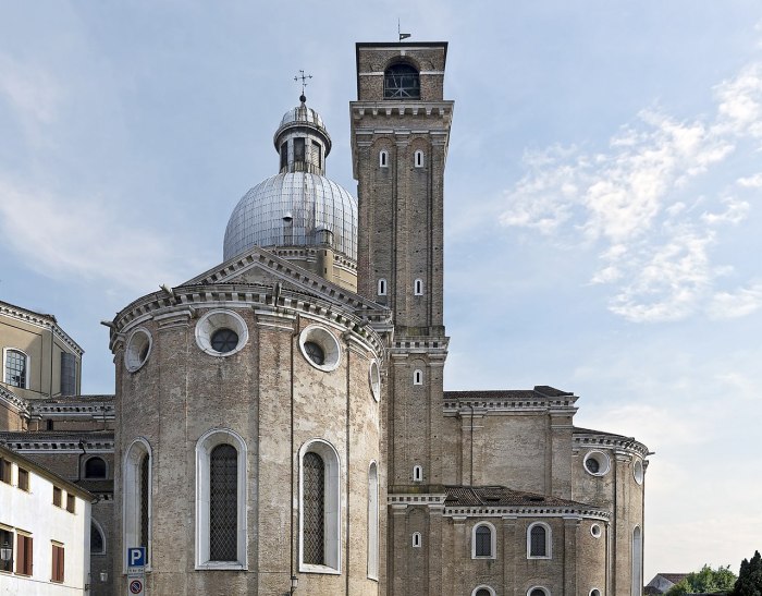 1280px-Duomo_(Padua)_-_Exterior_-_Bell_Tower