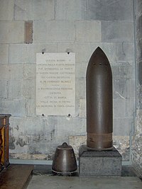 200px-Unexploded_shell_in_the_cathedral_in_Genoa_(Italy)