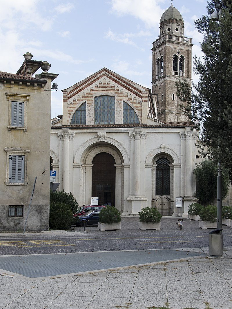 800px-Chiesa_di_Santa_Maria_in_Organo_-_esterno_(2)